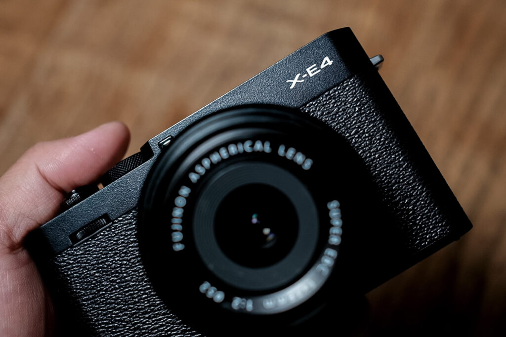 X-E4徹底解説。レビューからおすすめレンズにカスタム設定まで 